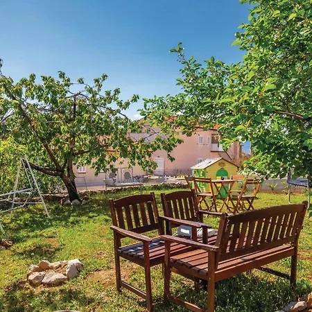 2 Bedroom Lovely In *