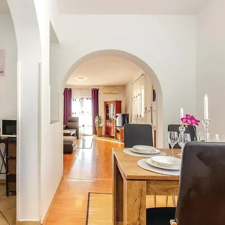 2 Bedroom Lovely In