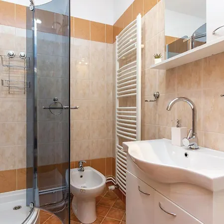 Apartmán 2 Bedroom Lovely In *