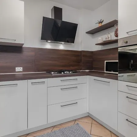 2 Bedroom Lovely In *