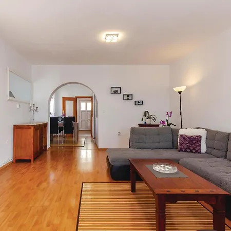 Apartmán 2 Bedroom Lovely In Kostrena