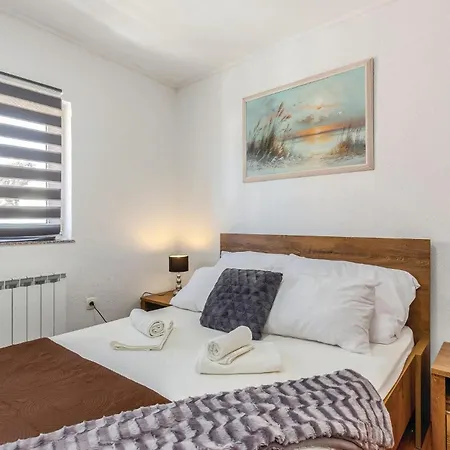 2 Bedroom Lovely In