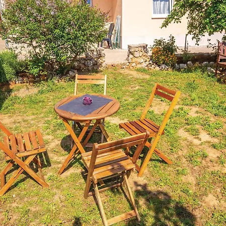 2 Bedroom Lovely In Apartmán Kostrena